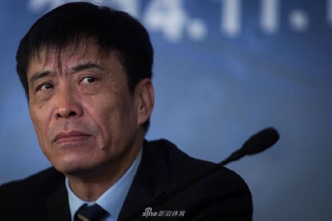 21岁的罗马尼亚后卫德拉古辛效力于热那亚，本赛季在意甲联赛出场16次，打进1球助攻1次，此外在意大利杯出场3次。